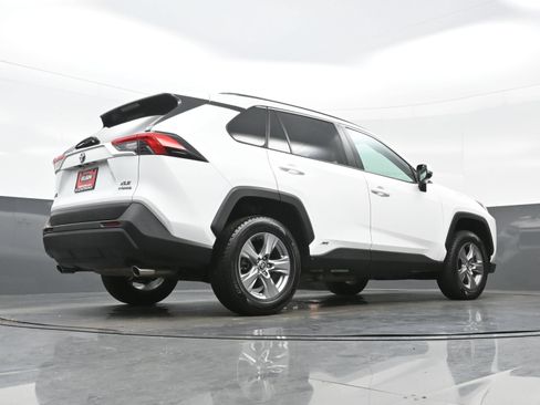 Used 2022 Toyota RAV4 XLE AWD/4WD image 32