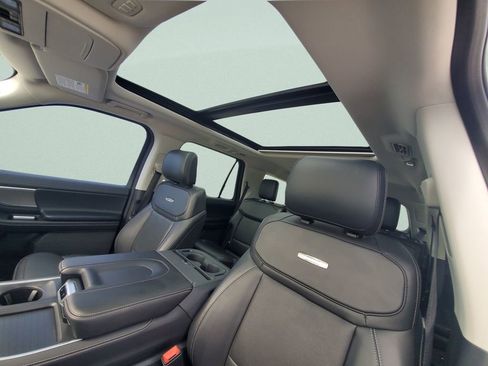Used 2025 Ford Expedition Platinum AWD/4WD image 17