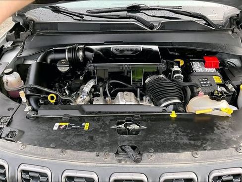 Used 2025 Jeep Compass Trailhawk AWD/4WD image 10