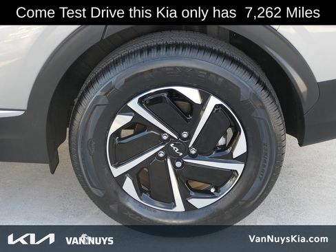 Certified 2025 Kia Sportage LX image 9