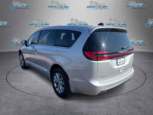 New 2026 Chrysler Pacifica Select image 5