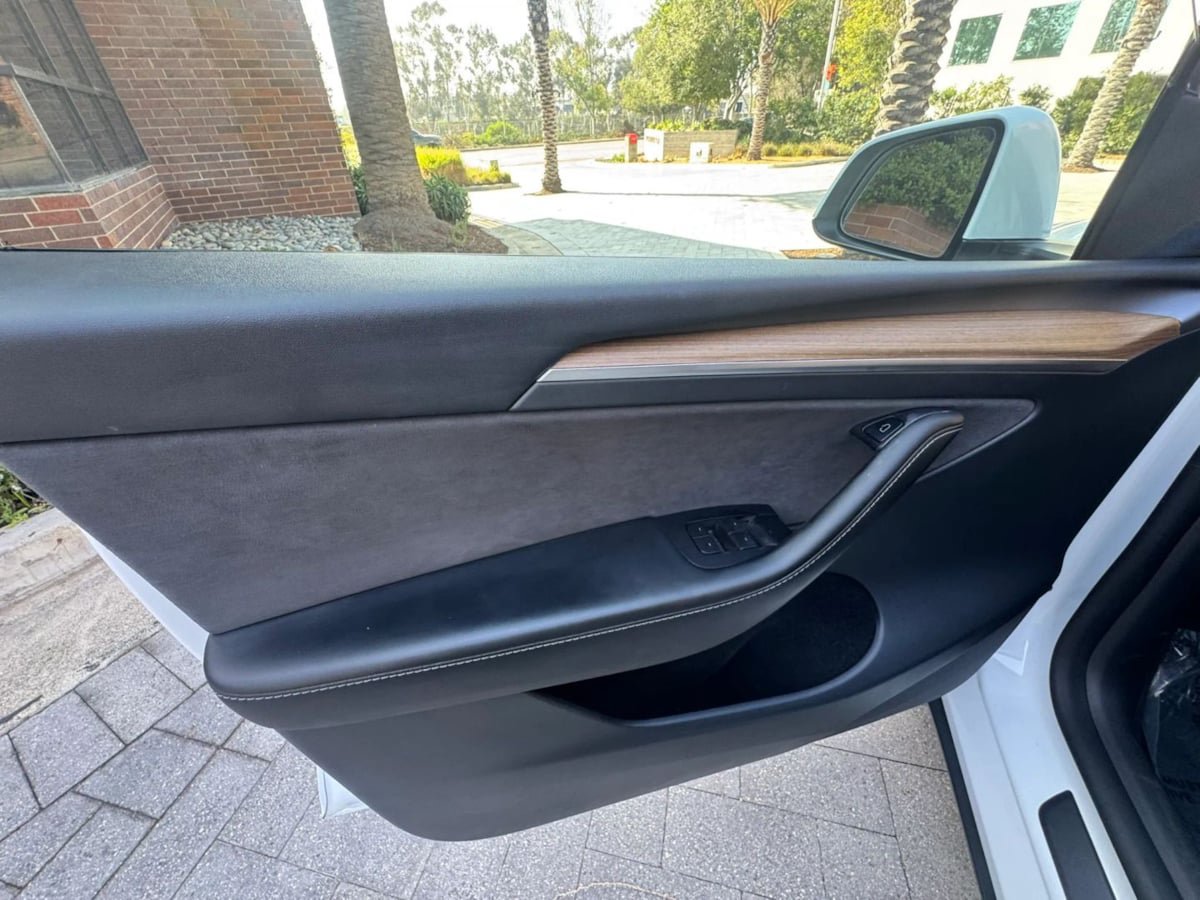 Used 2023 Tesla Model Y Long Range AWD/4WD image 30