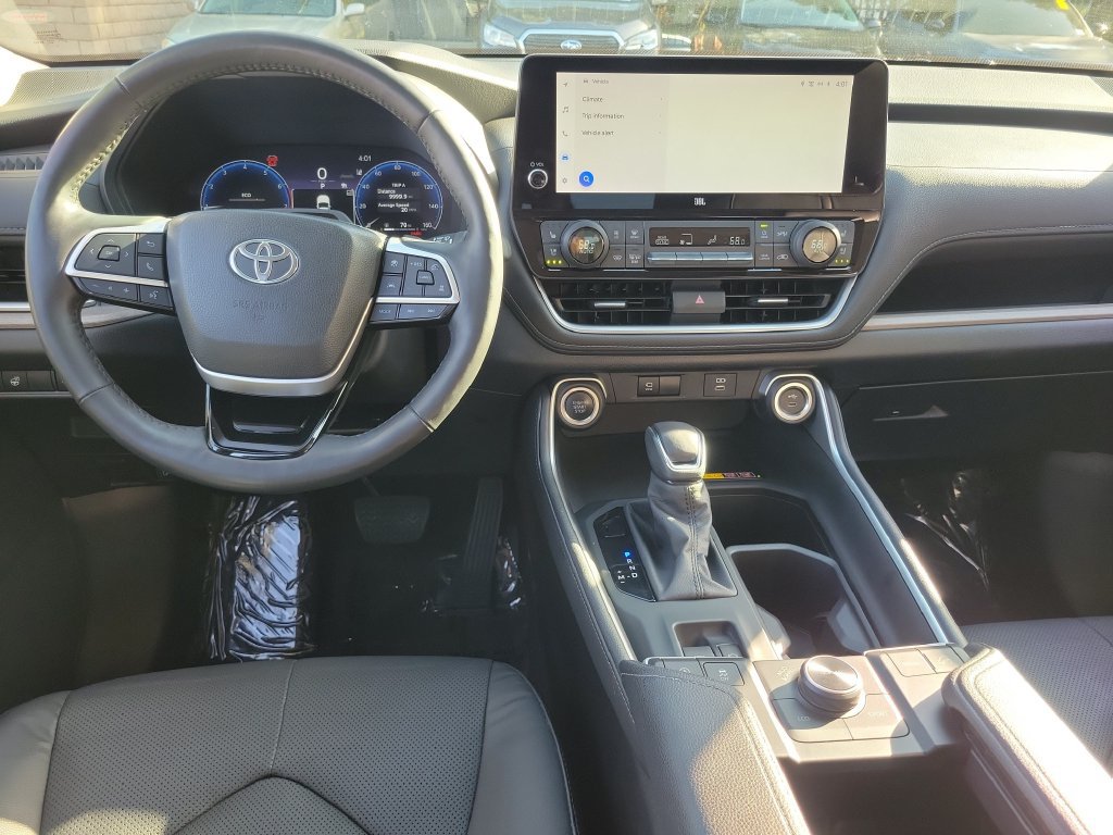 Used 2024 Toyota Grand Highlander AWD image 13