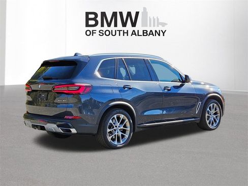 Certified 2022 BMW X5 xDrive40i w/ Premium Package image 4