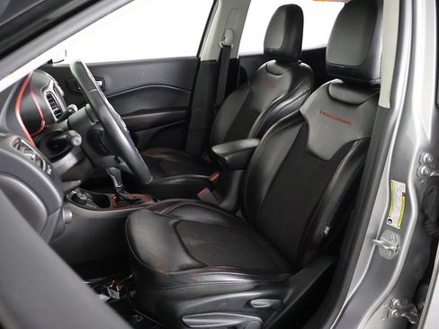 Used 2019 Jeep Compass Trailhawk w/ Cold Weather Group AWD/4WD image 28
