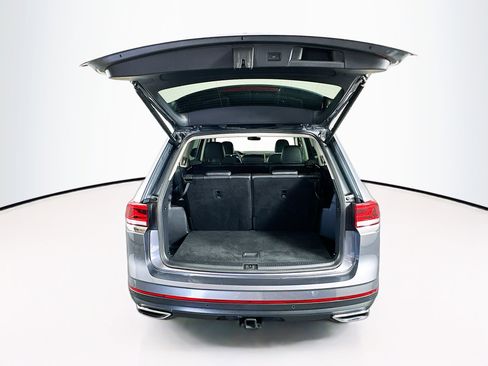 Used 2025 Volkswagen Atlas SE image 29