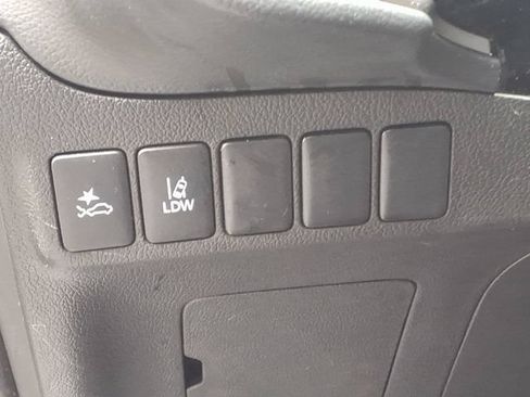 Used 2020 Mitsubishi Outlander AWD image 28