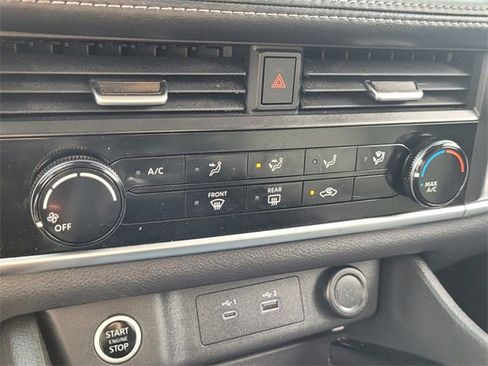 Used 2023 Nissan Rogue S image 18