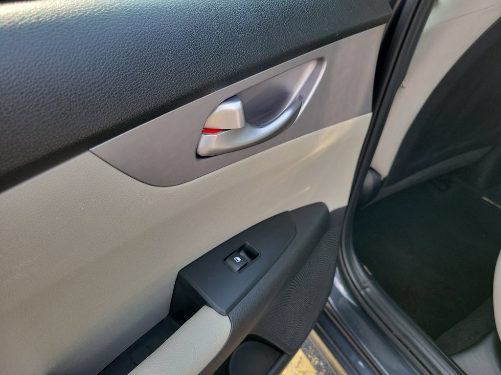 Used 2023 Kia Forte LXS FWD image 18