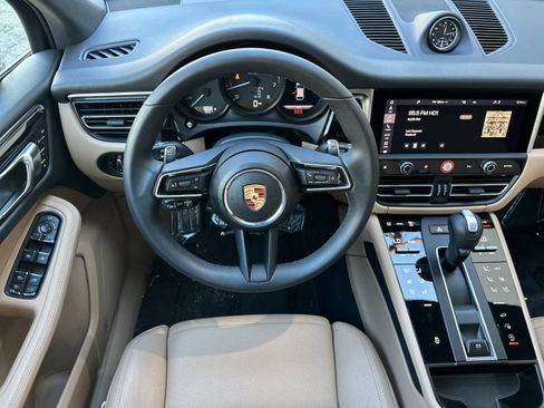 Certified 2025 Porsche Macan image 15