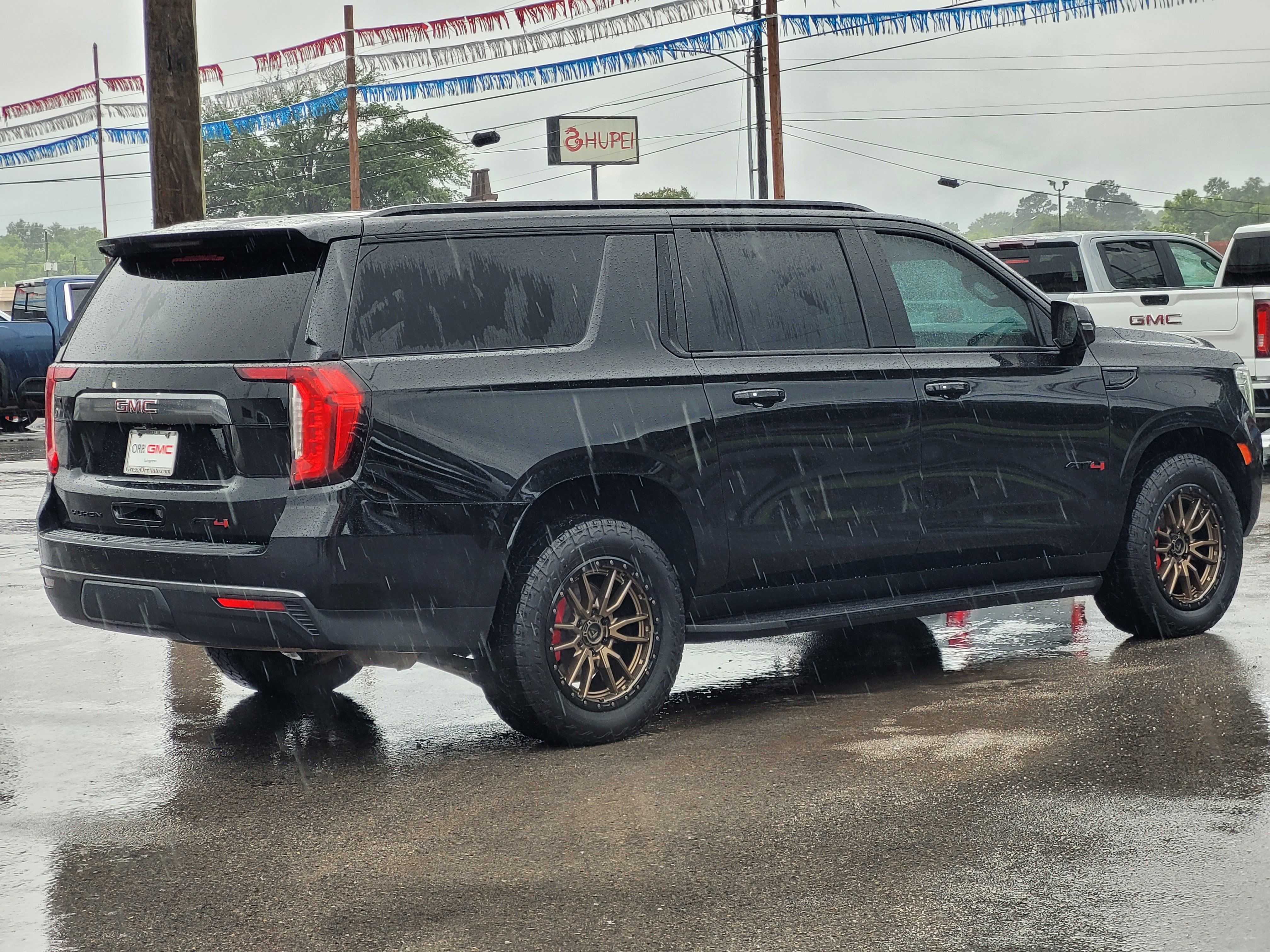 Used 2021 GMC Yukon XL AT4 w/ Rear Media and Nav Package AWD/4WD image 4
