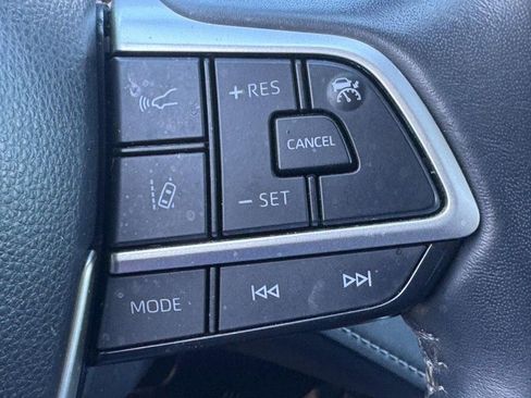 Used 2023 Toyota Highlander LE FWD image 25