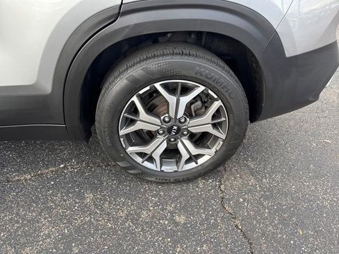 Used 2021 Kia Seltos EX image 29