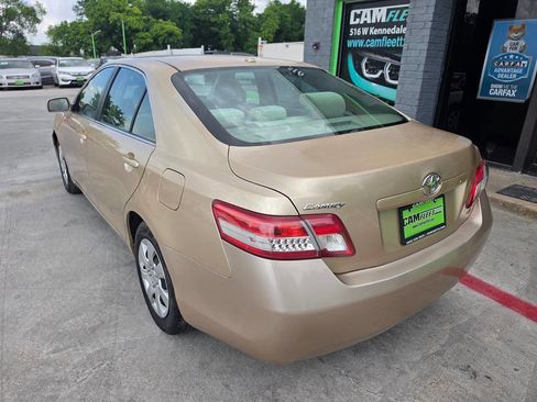 Used 2010 Toyota Camry LE image 10