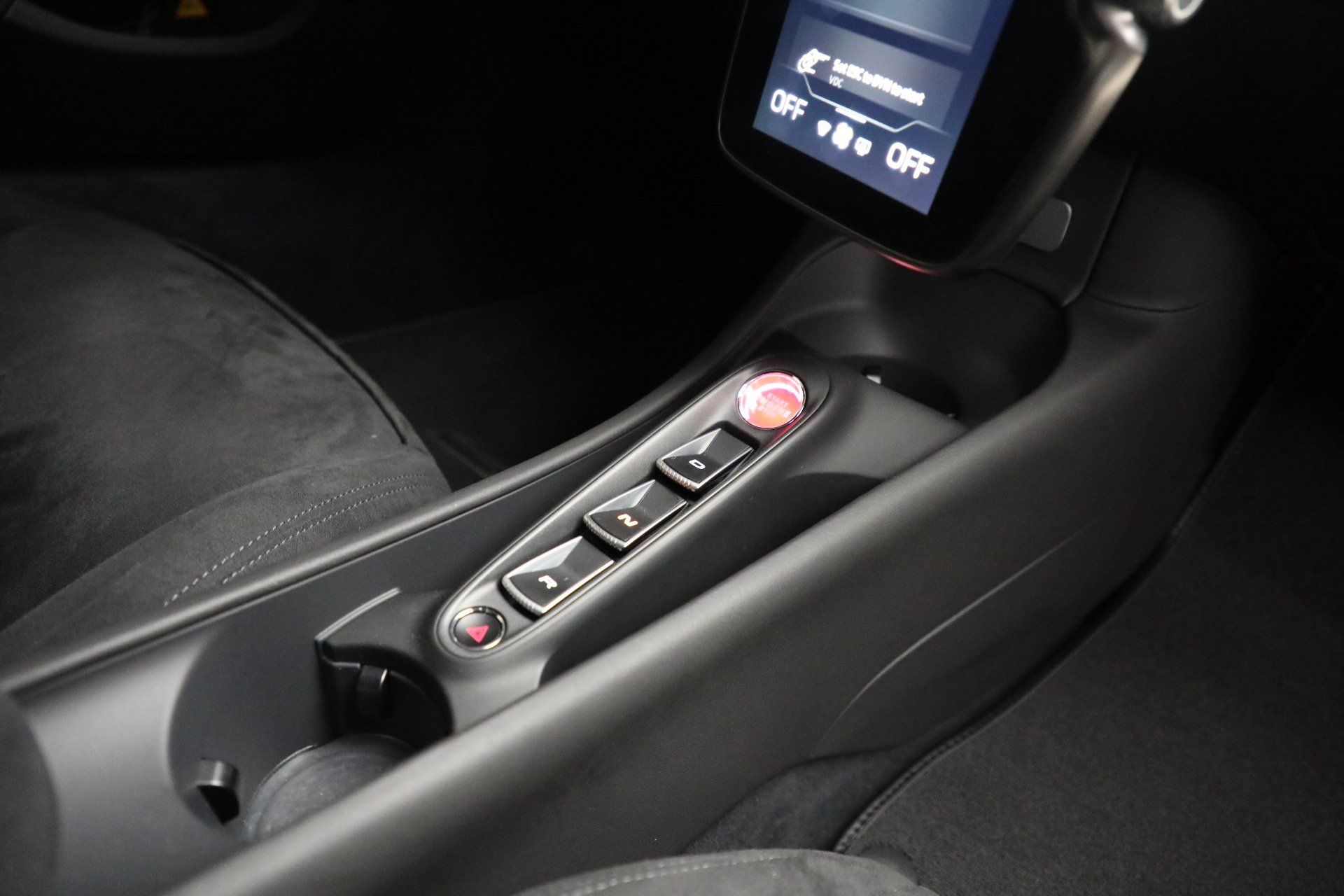 Used 2024 McLaren Artura RWD image 27