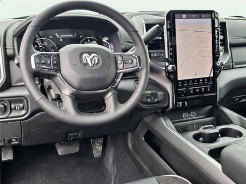 New 2026 RAM 2500 Laramie AWD/4WD image 36
