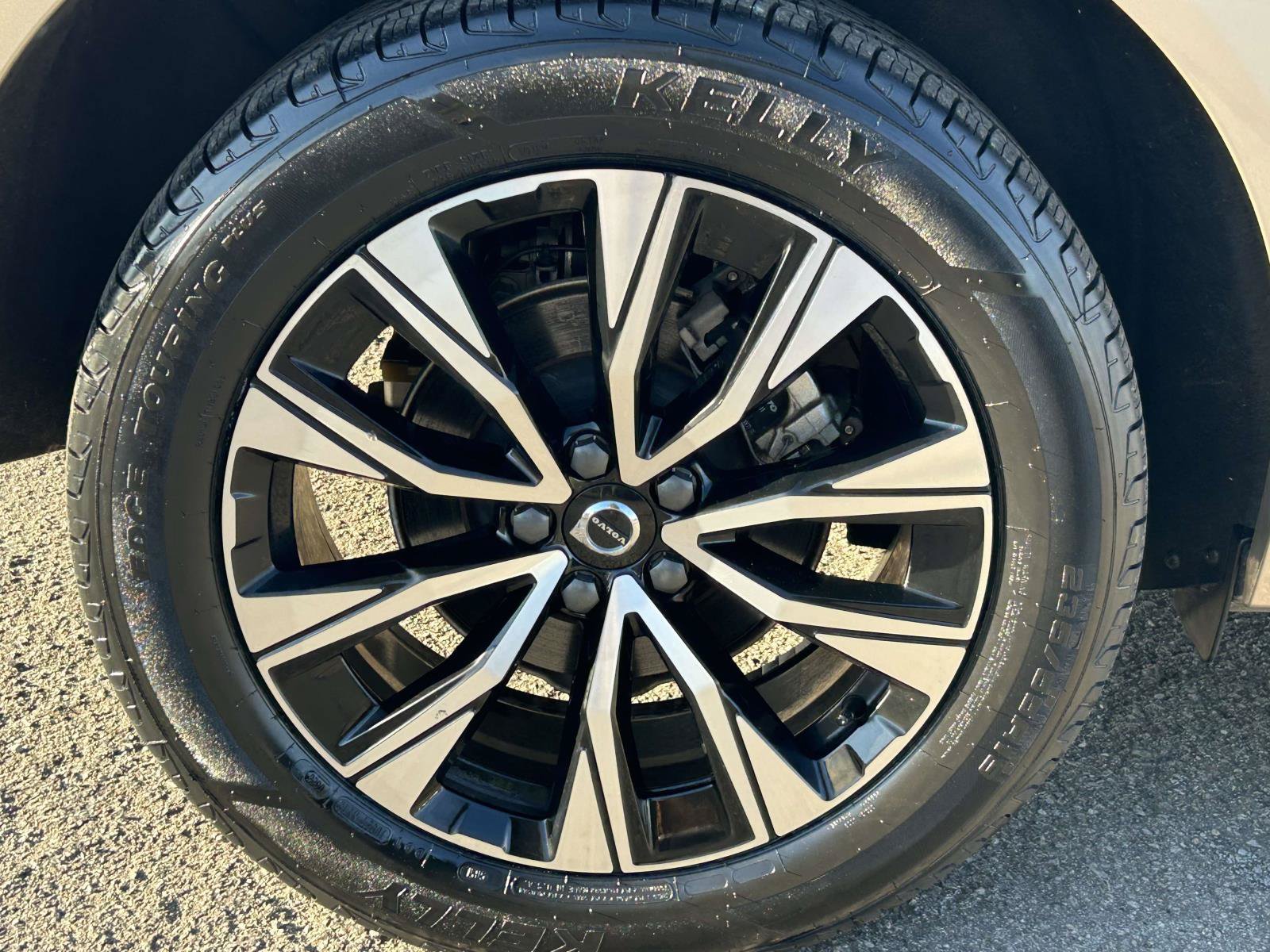 Certified 2024 Volvo XC60 B5 Plus AWD/4WD image 10