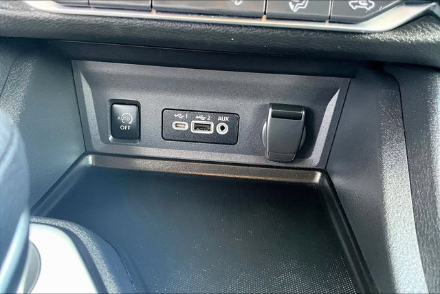 Used 2025 Nissan Sentra SV w/ All-Weather Package FWD image 15