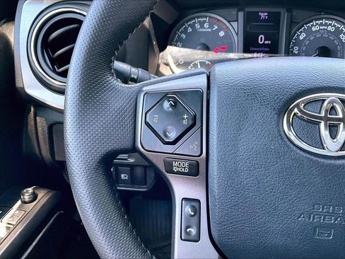 Used 2019 Toyota Tacoma TRD Sport w/ TRD Premium Sport Package AWD/4WD image 23