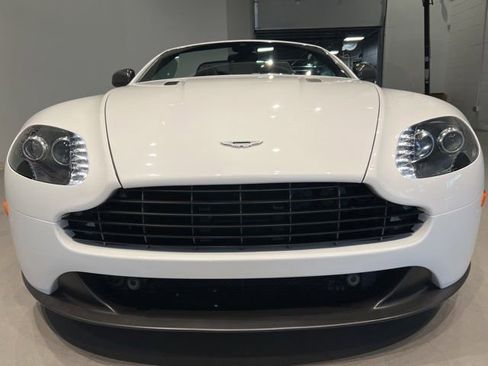 Used 2013 Aston Martin V8 Vantage Roadster RWD image 2
