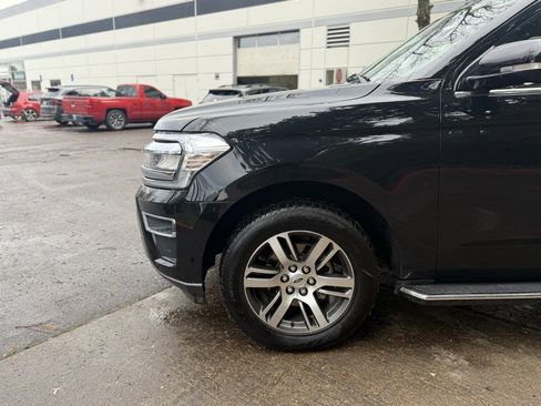 Used 2023 Ford Expedition Limited image 4