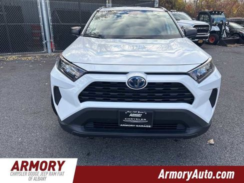 Used 2022 Toyota RAV4 LE image 2