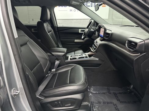 Used 2024 Ford Explorer XLT w/ Equipment Group 202A image 22