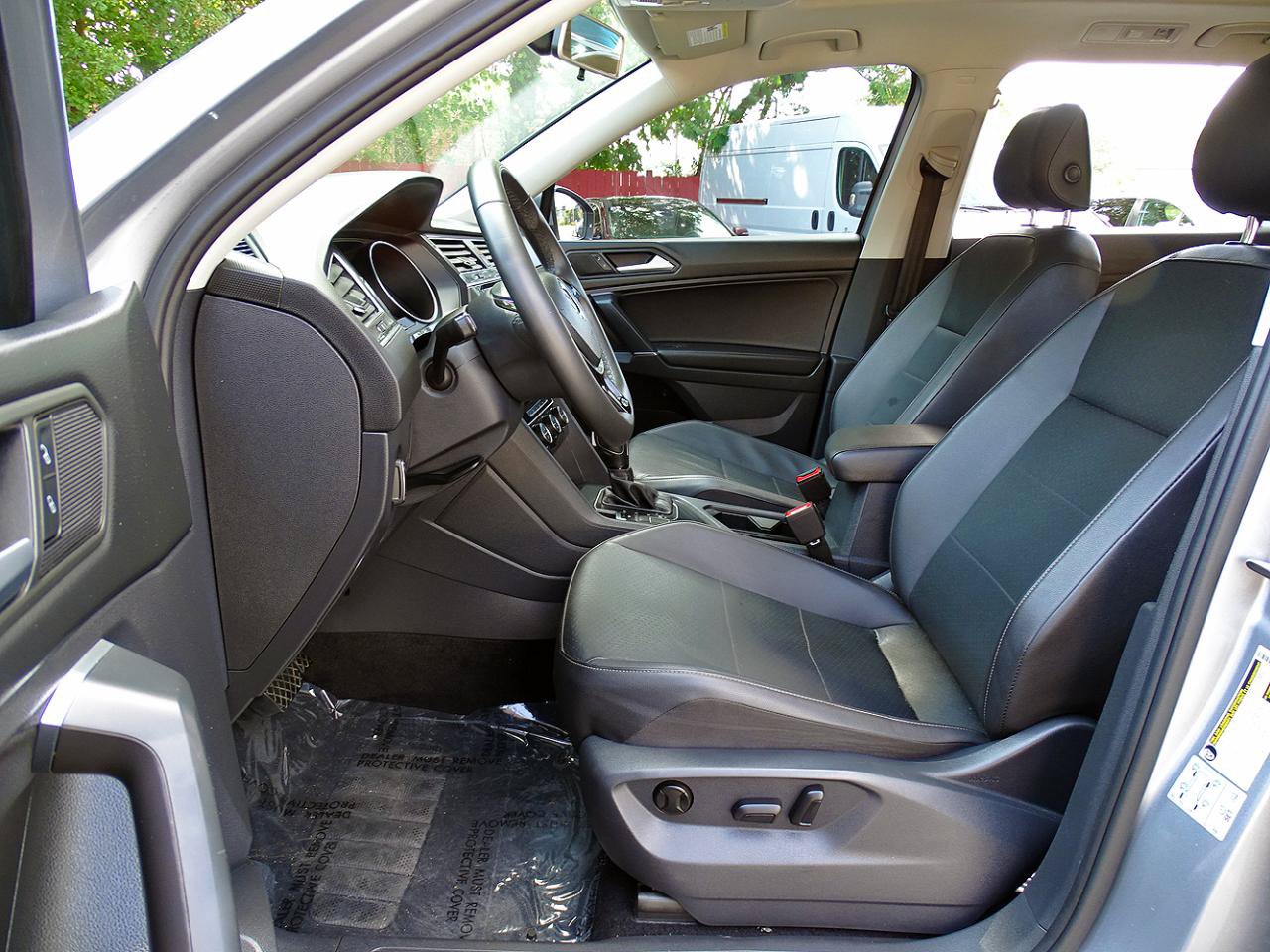 Used 2020 Volkswagen Tiguan SE w/ Panoramic Sunroof Package FWD image 13