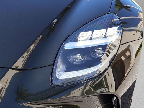 Used 2025 Aston Martin V8 Vantage Coupe image 9