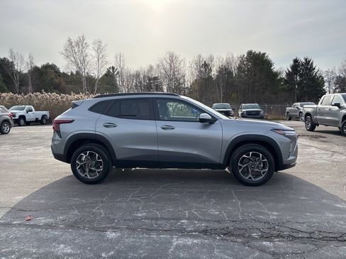 New 2026 Chevrolet Trax LT image 3