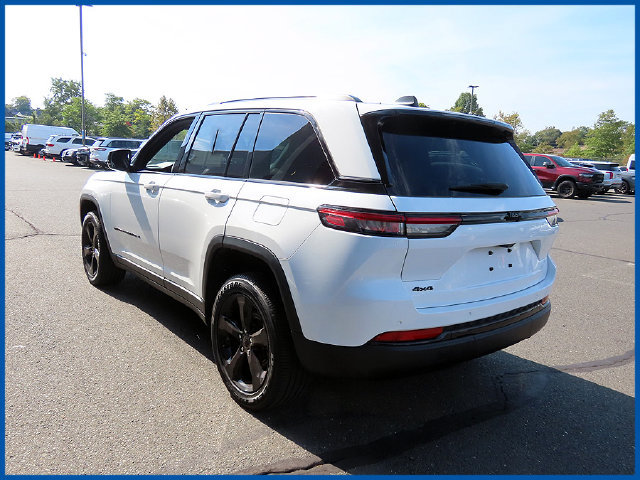 Certified 2023 Jeep Grand Cherokee Altitude AWD/4WD image 5