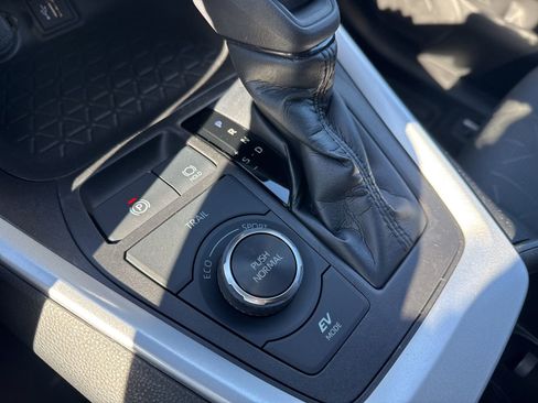 Used 2023 Toyota RAV4 AWD Hybrid image 22