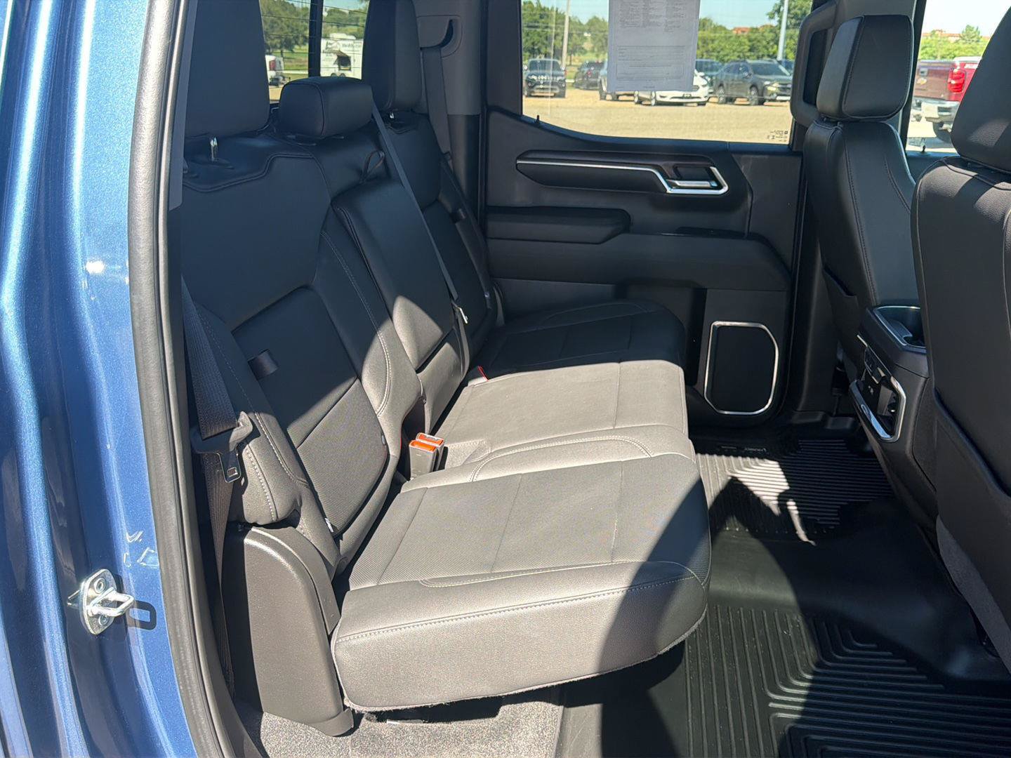 Used 2024 GMC Sierra 1500 SLT w/ SLT Premium Plus Package AWD/4WD image 15