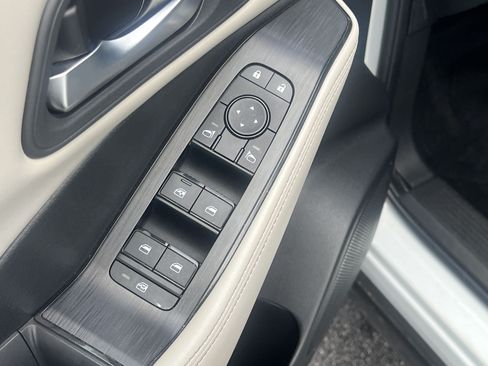 Certified 2025 Nissan Rogue SV AWD/4WD image 13