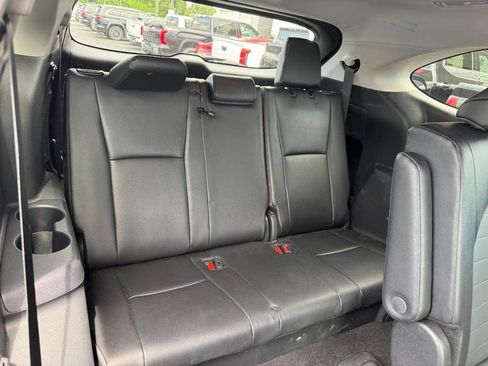 Used 2025 Toyota Highlander XLE AWD/4WD image 14