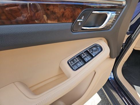 Certified 2023 Porsche Macan AWD/4WD image 26