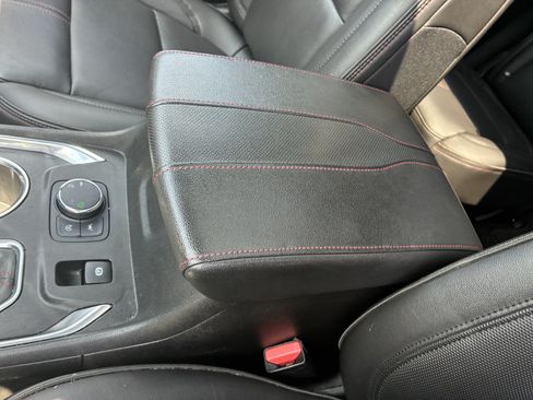 Used 2022 Chevrolet Traverse RS AWD/4WD image 39
