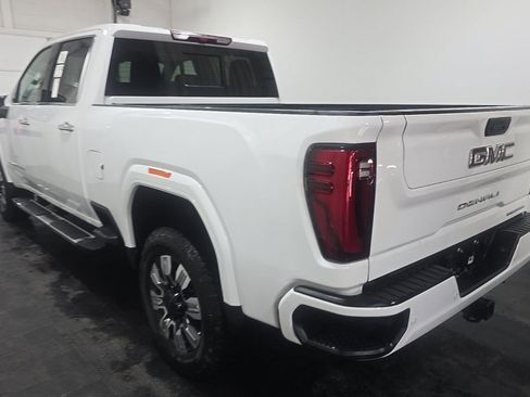 Used 2025 GMC Sierra 3500 Denali AWD/4WD image 5