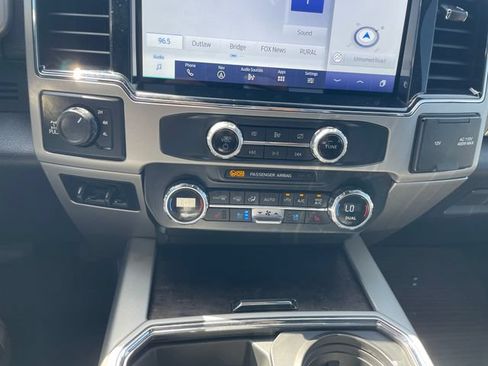 Used 2022 Ford F250 Lariat w/ Lariat Value Package AWD/4WD image 15