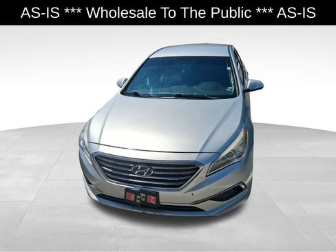 Used 2016 Hyundai Sonata SE FWD image 2