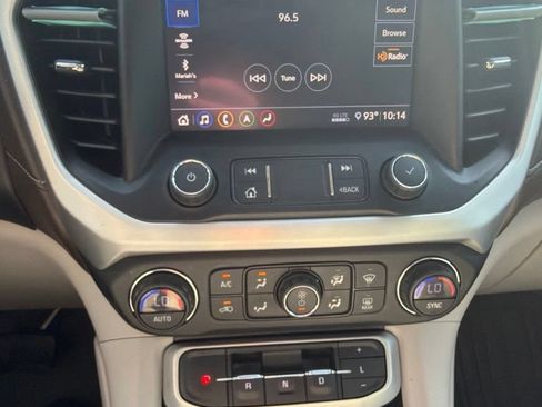 Used 2020 GMC Acadia SLT w/ Driver Alert Package II FWD image 10