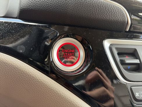 Used 2019 Honda Pilot Touring image 30