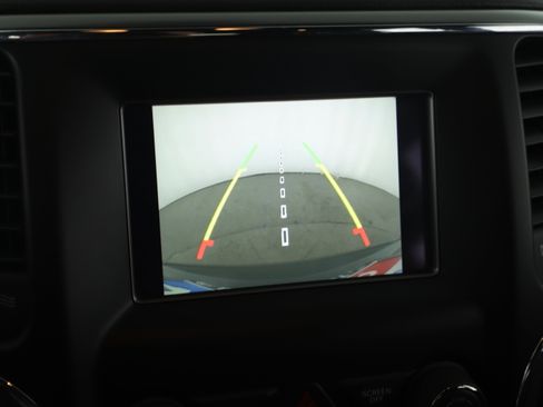 Used 2019 Jeep Grand Cherokee Laredo image 15