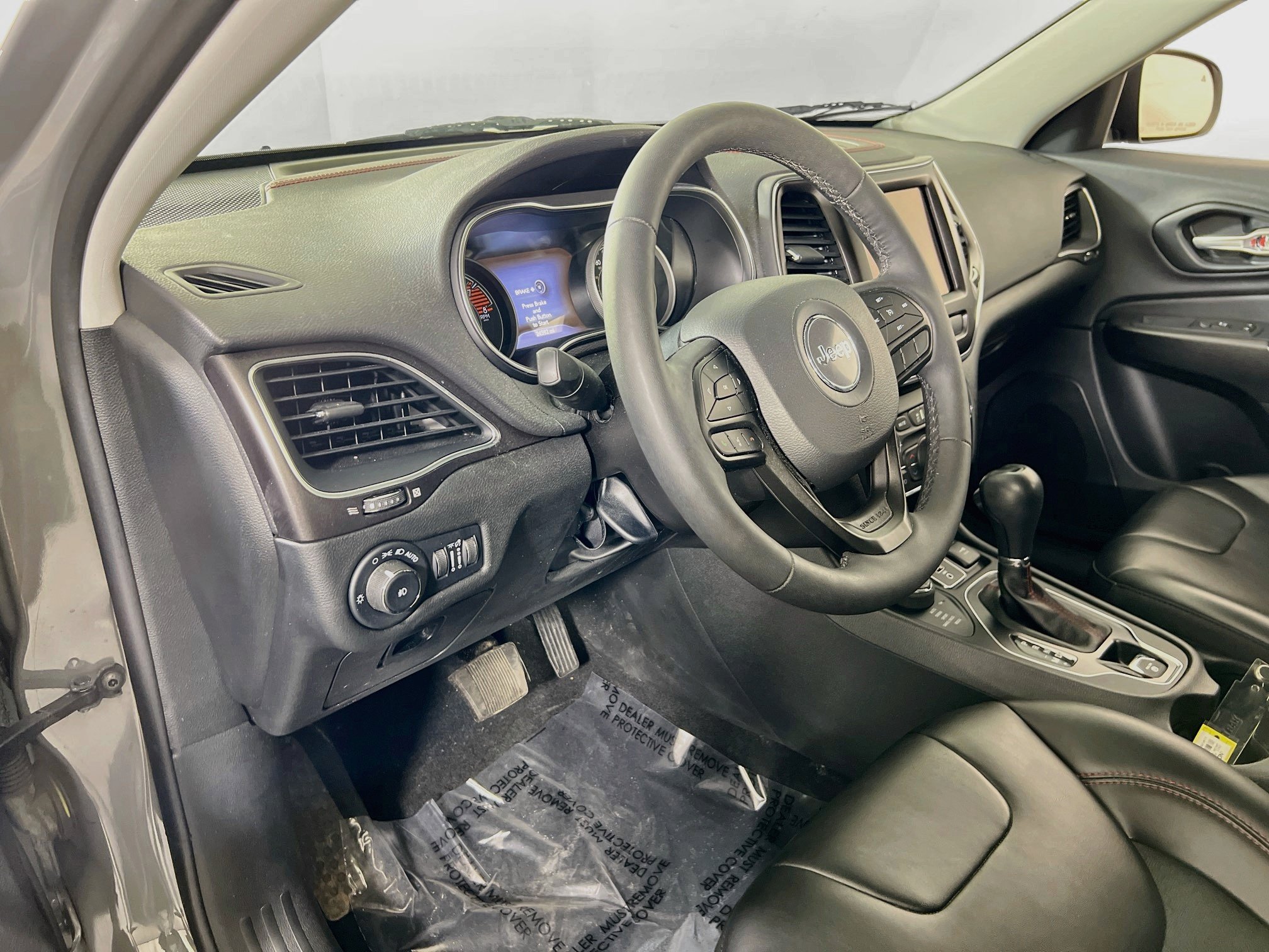 Used 2022 Jeep Cherokee Trailhawk w/ Trailer Tow Group AWD/4WD image 9