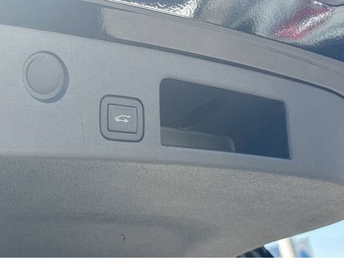 Used 2025 Chevrolet Equinox LT w/ Convenience Package II FWD image 19