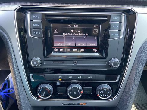 Used 2018 Volkswagen Passat 2.0T S FWD image 19