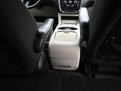 Used 2016 Dodge Grand Caravan SXT image 28