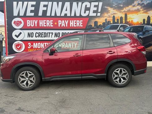 Used 2019 Subaru Forester Premium AWD/4WD image 3