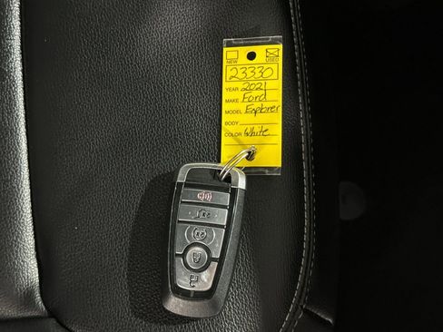 Used 2021 Ford Explorer XLT image 45