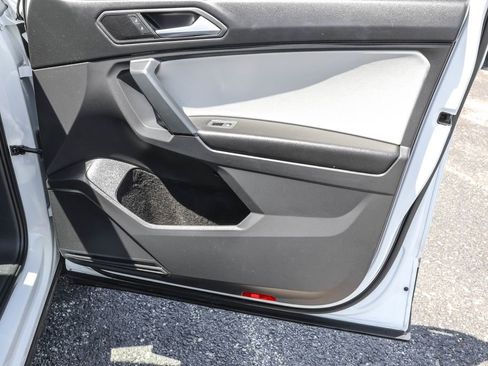 Used 2019 Volkswagen Tiguan SE FWD image 39